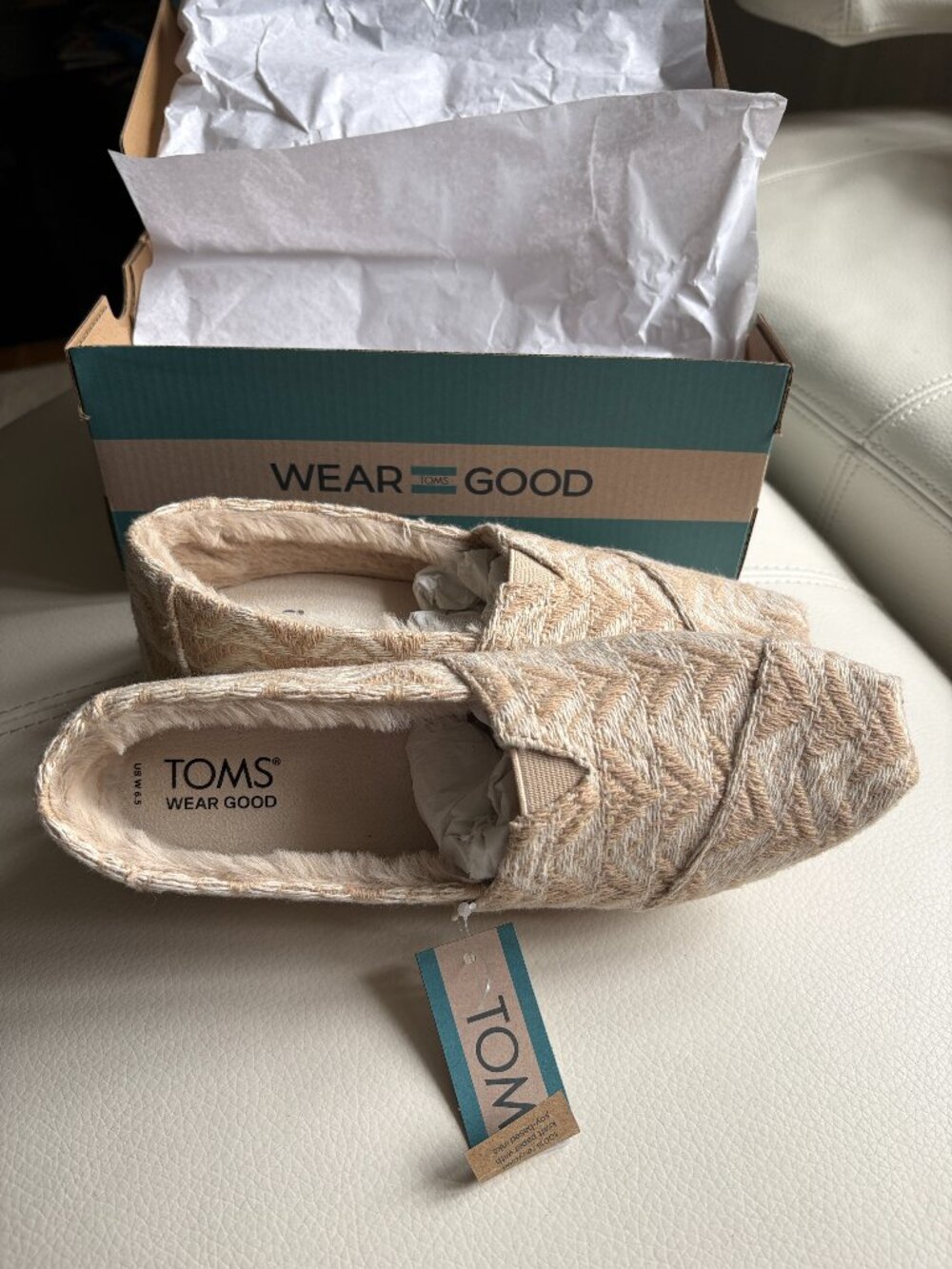 Toms, Women Alpargata shoes, natural multi color faux fur 6,5, New with Tag/ box
